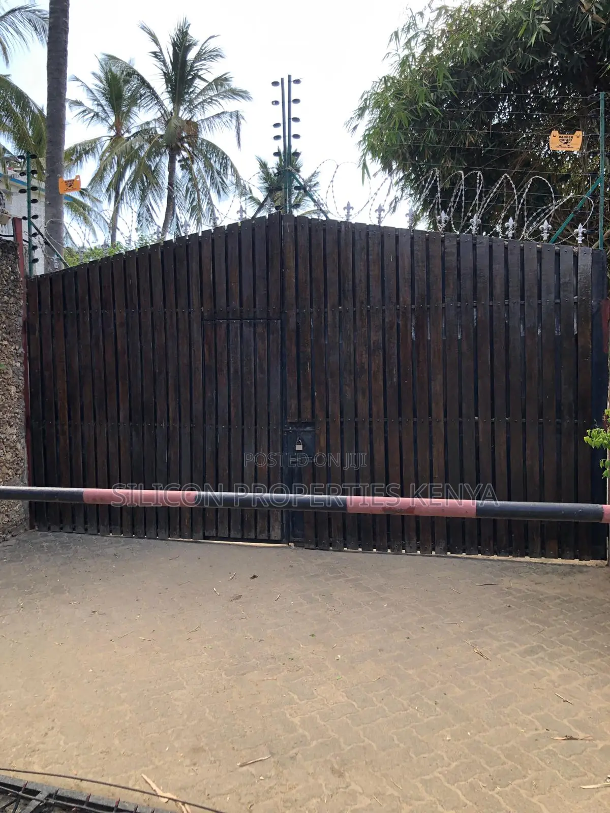 5bdrm Bungalow in Diani for sale