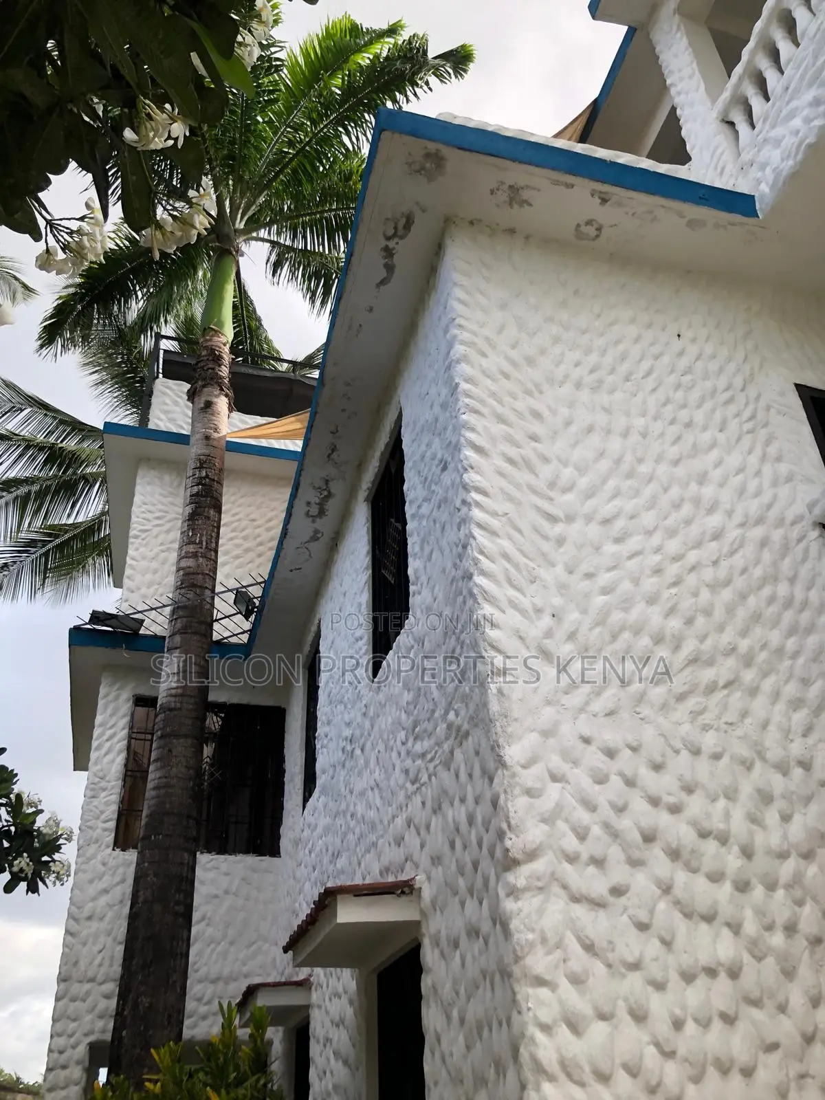 5bdrm Bungalow in Diani for sale