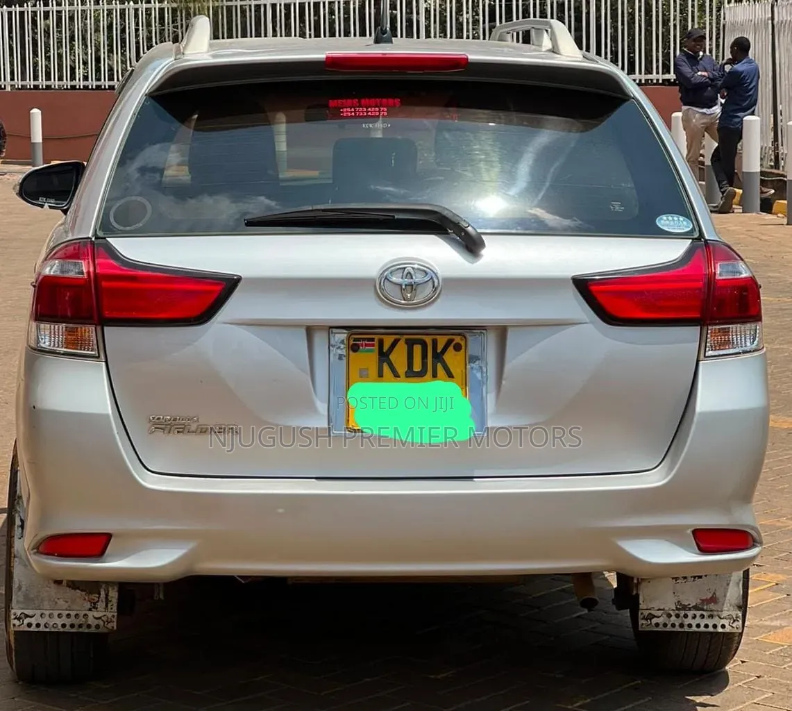 Toyota Corolla Fielder 2015 Silver