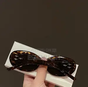 Glossy Black Thick-Frame Oval Sunglasses (Free Case)