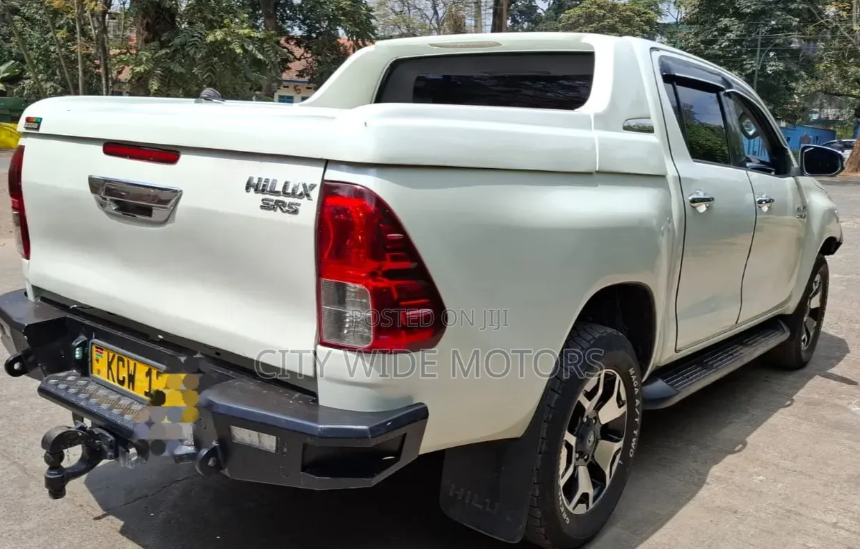 Toyota Hilux 2016 White