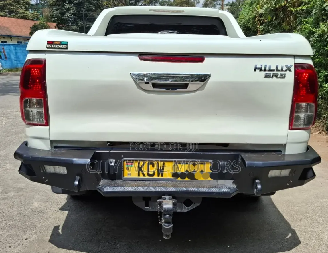 Toyota Hilux 2016 White