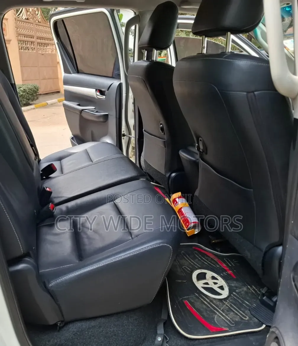 Toyota Hilux 2016 White