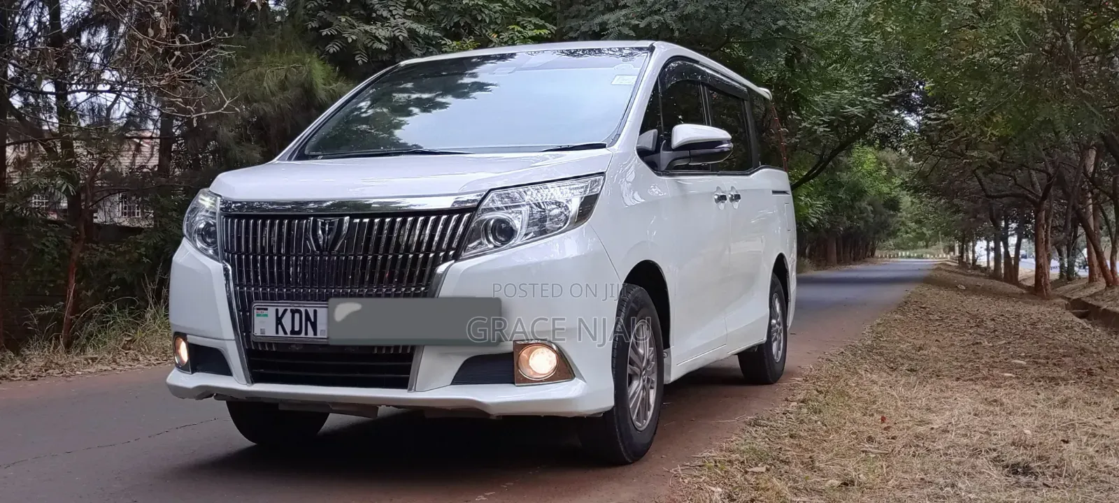 Toyota Esquire 2016 White