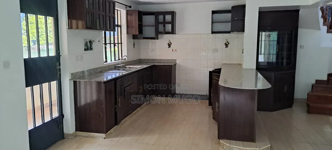 3bdrm Maisonette in Ridgeways for rent