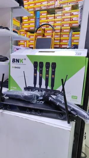 BNK BK8400 UHF 4 Channel Wireless Mic Set