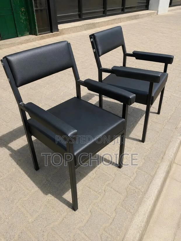Waiting Chairs - main view