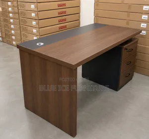 Modern Executive Office Desk With Lockable Drawers