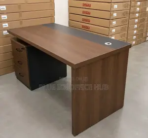 Modern Executive Office Desk With Lockable Drawers