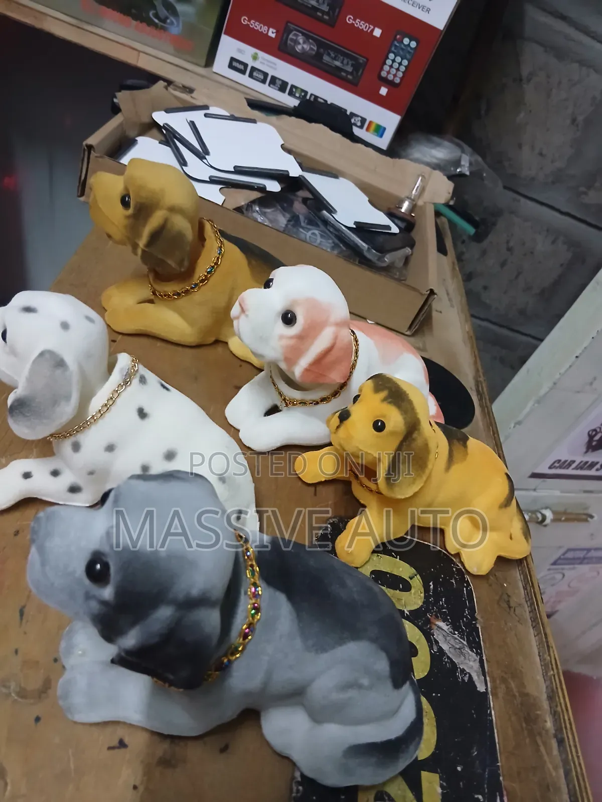 Car Dashboard Puppy for Vehicle Decoration/ Shaking Head Dog