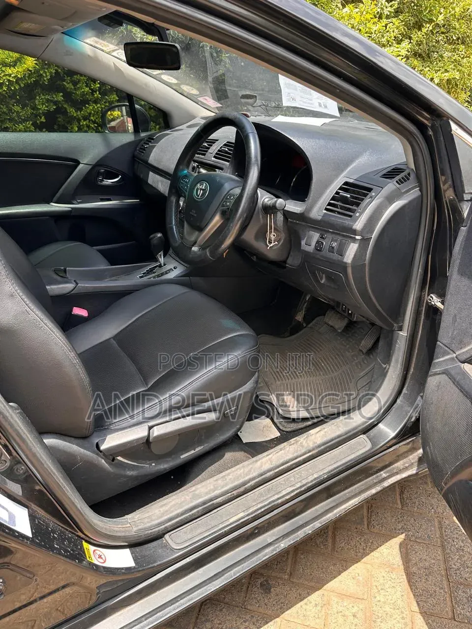 Toyota Avensis 2014 Black