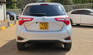 Toyota Vitz 2017 Silver