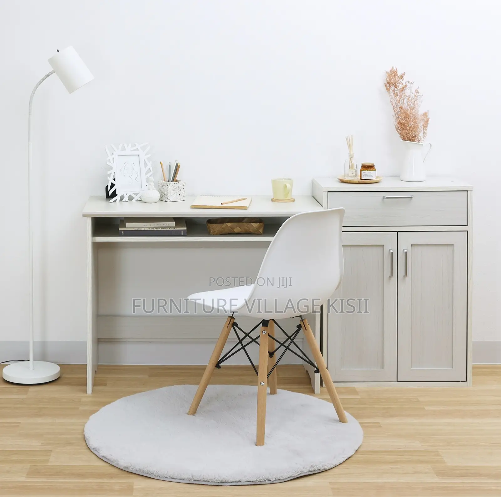 Home Furniture: Eames Dining Seat