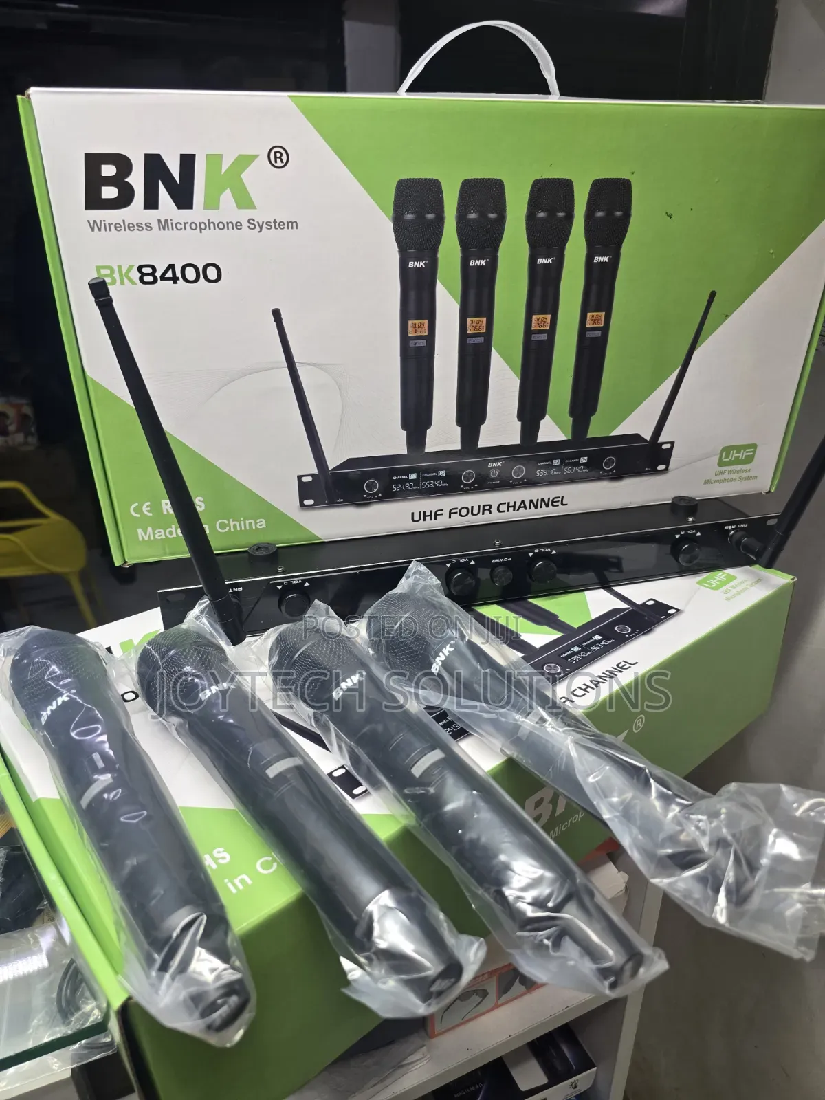  BNK BK8400 UHF 4 Channel Wireless Microphone System