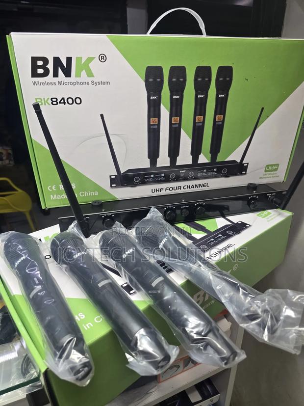 BNK BK8400 UHF 4 Channel Wireless Microphone System
