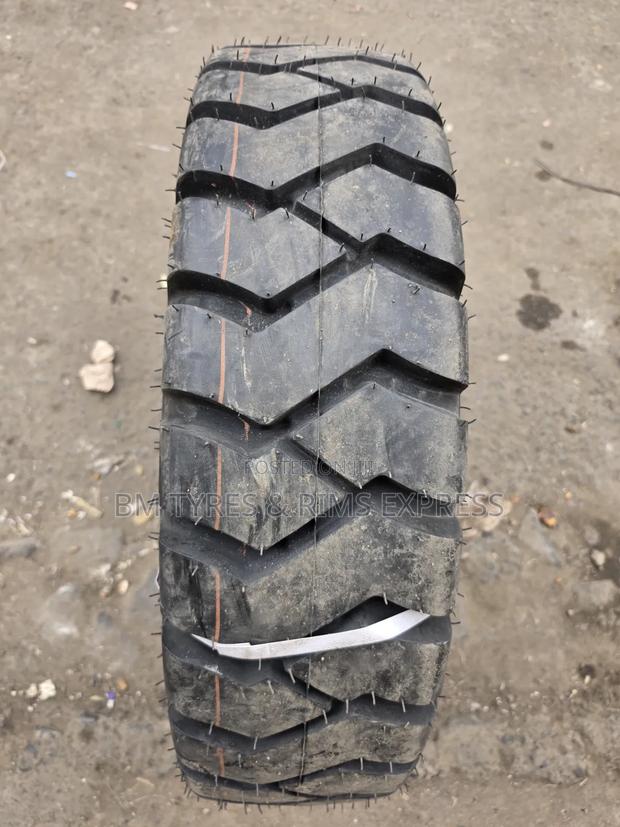 825 - 15 BKT TIRES (Diff) - main view