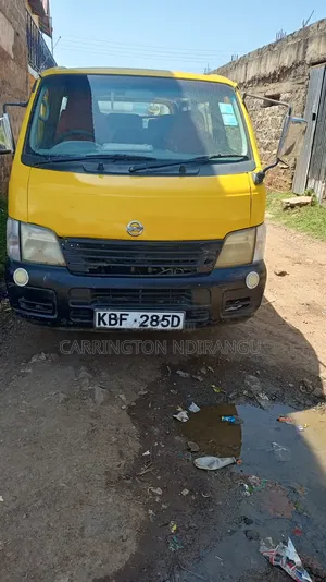 Nissan Caravan (Urvan) 2003 Yellow