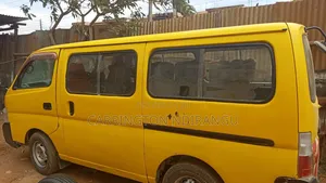 Nissan Caravan (Urvan) 2003 Yellow