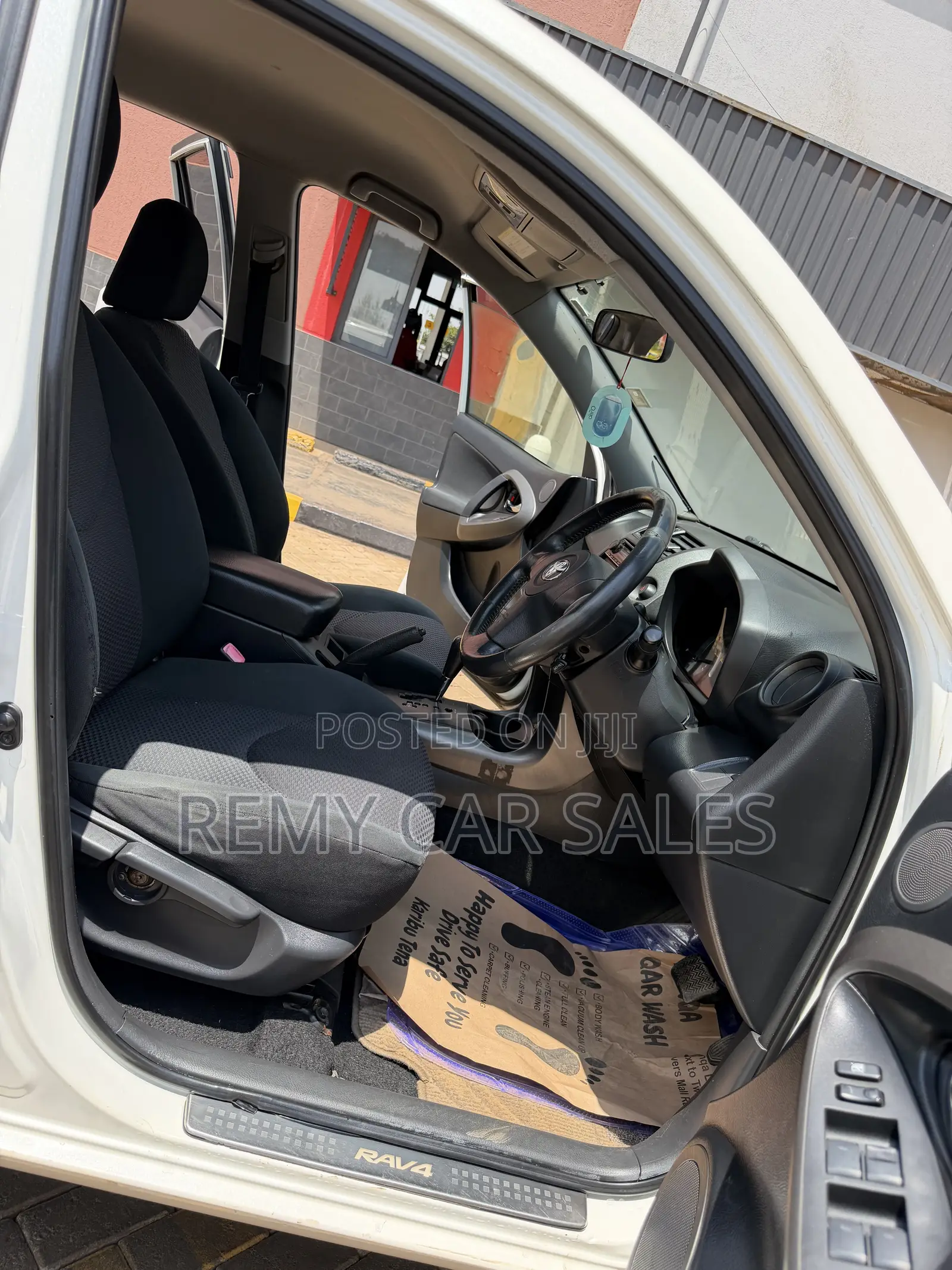 Toyota RAV4 2012 White