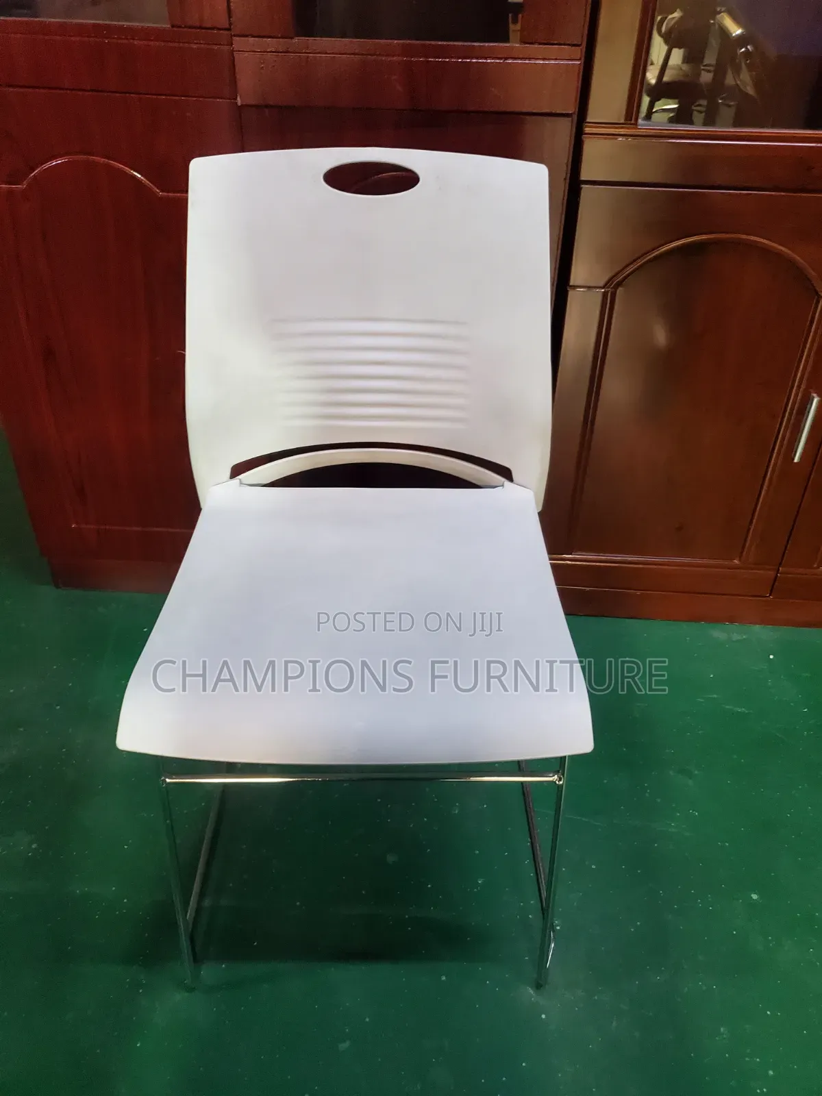 Sleek White Stackable Chaire