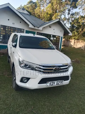 Toyota Hilux 2020 White