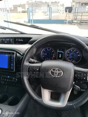 Toyota Hilux 2020 White