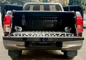 Toyota Hilux 2019 Black
