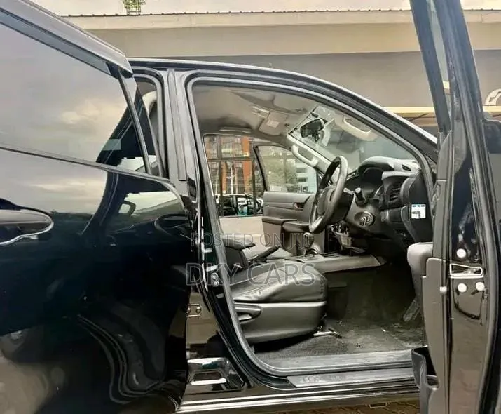 Toyota Hilux 2019 Black