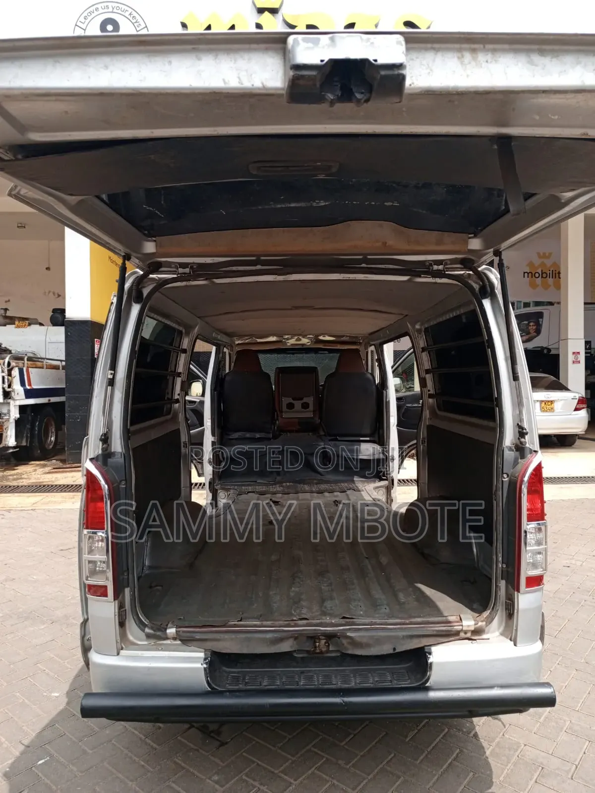 Toyota HiAce 2014 Silver