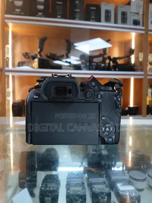 Canon Eos R10 With 18-45mm Lens