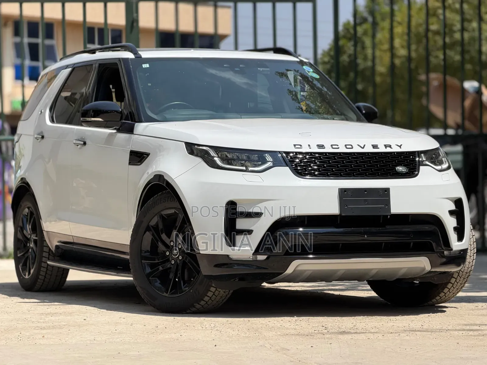 Land Rover Discovery 2019 White