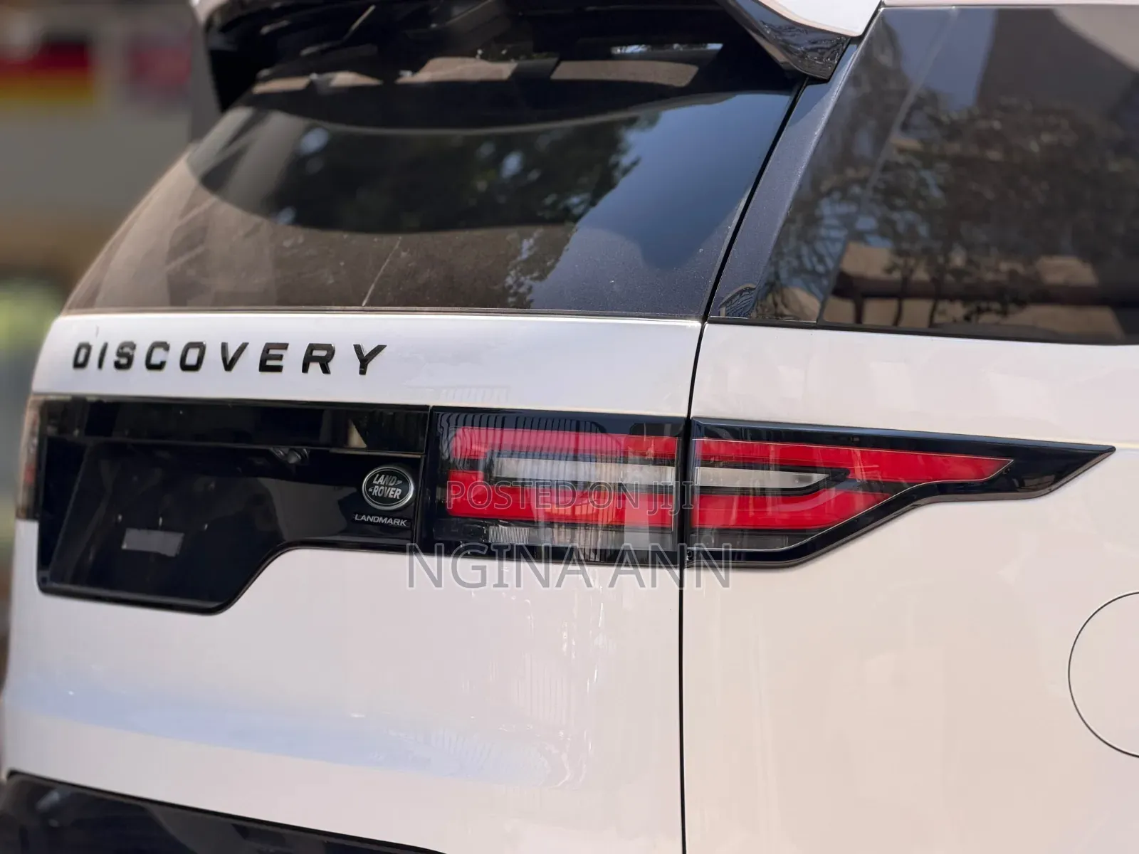 Land Rover Discovery 2019 White