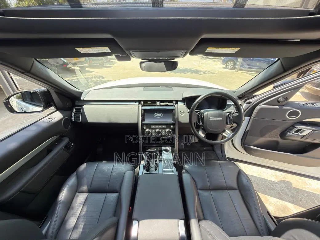 Land Rover Discovery 2019 White