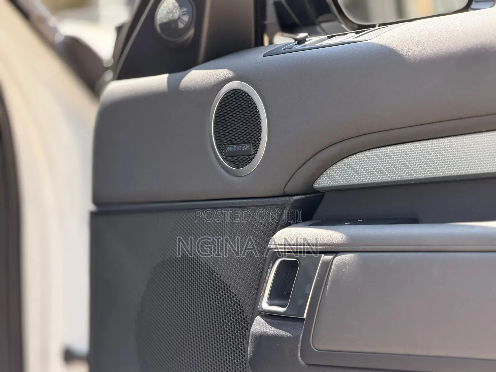Land Rover Discovery 2019 White