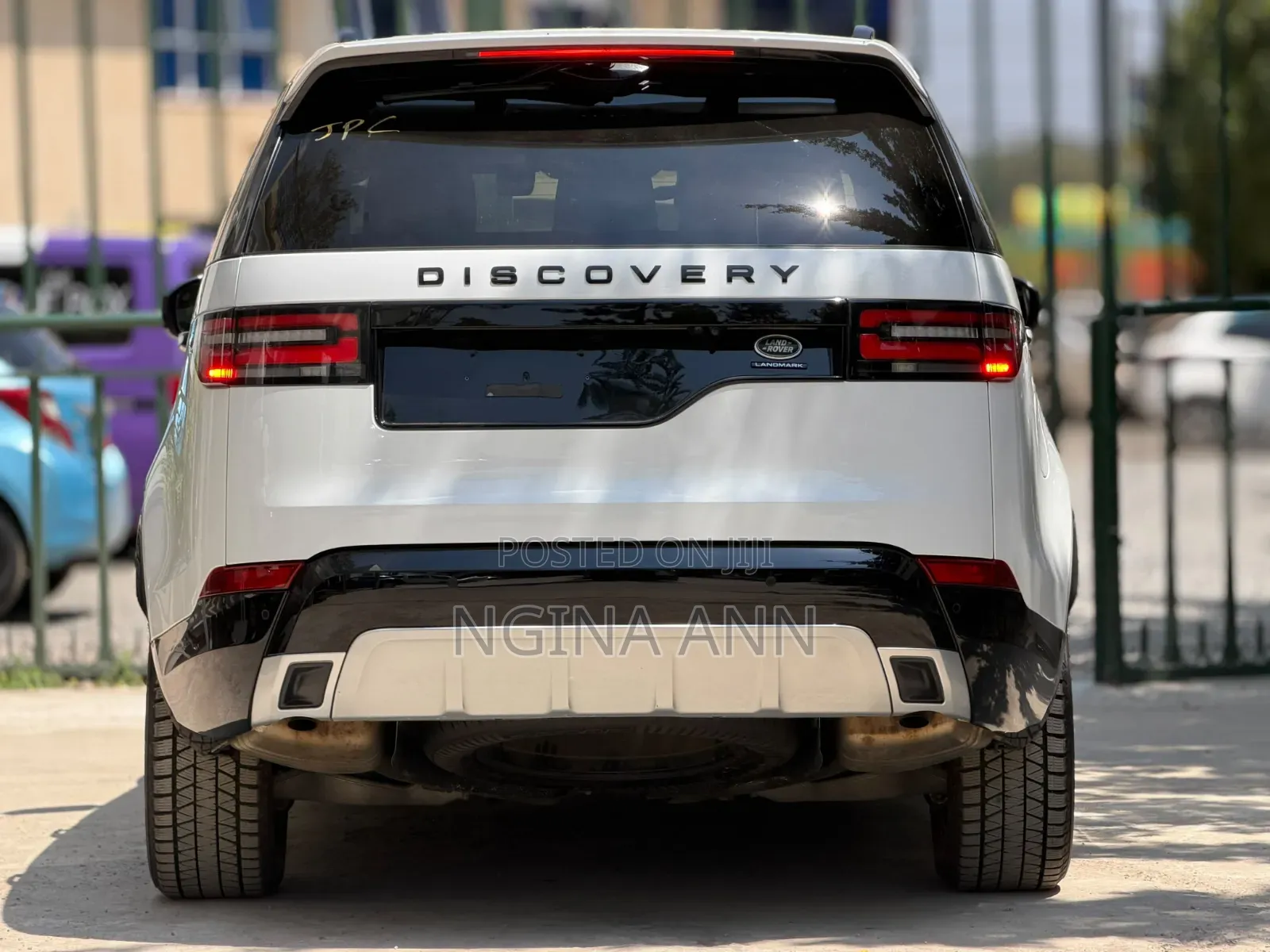 Land Rover Discovery 2019 White
