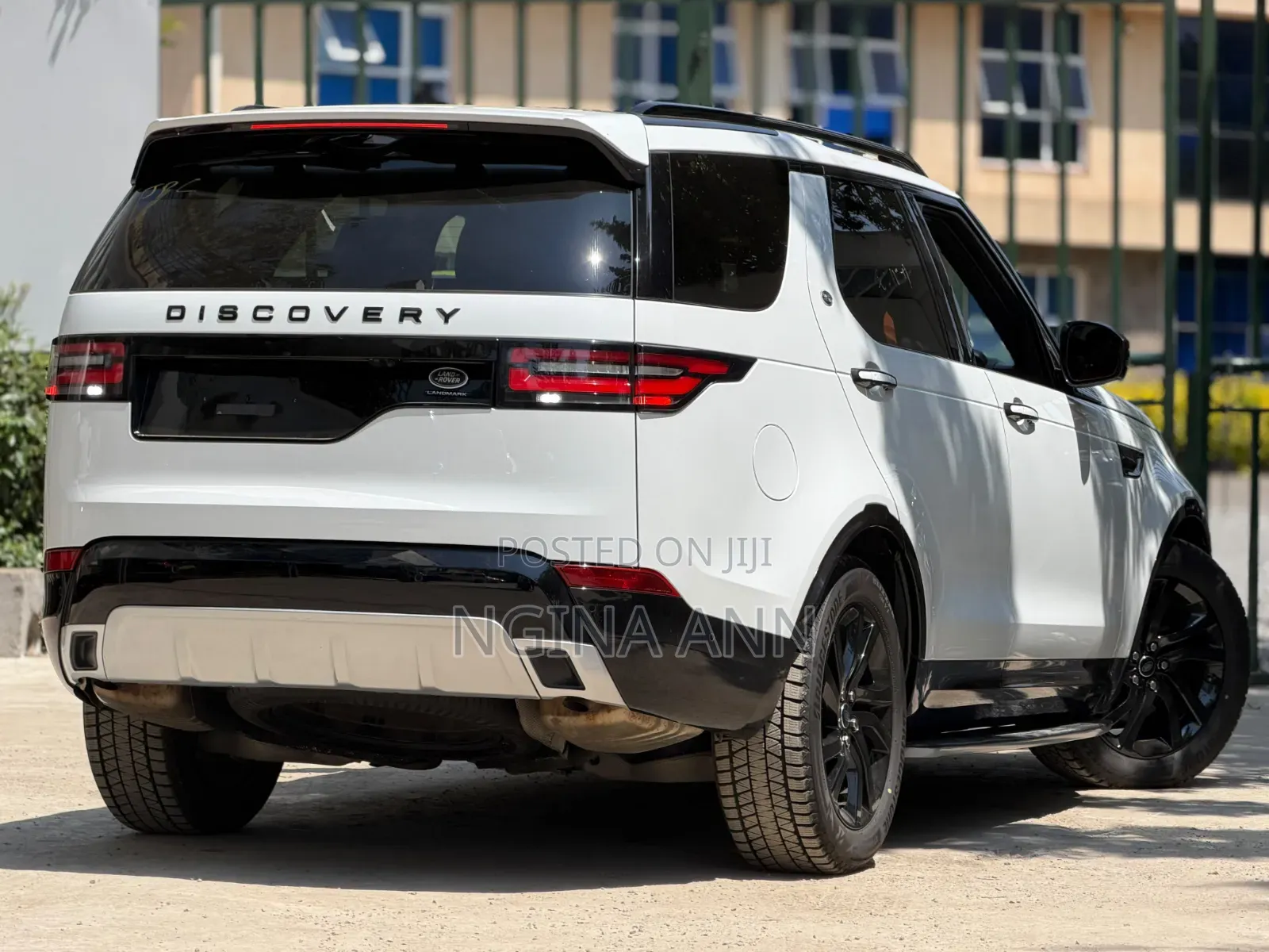 Land Rover Discovery 2019 White