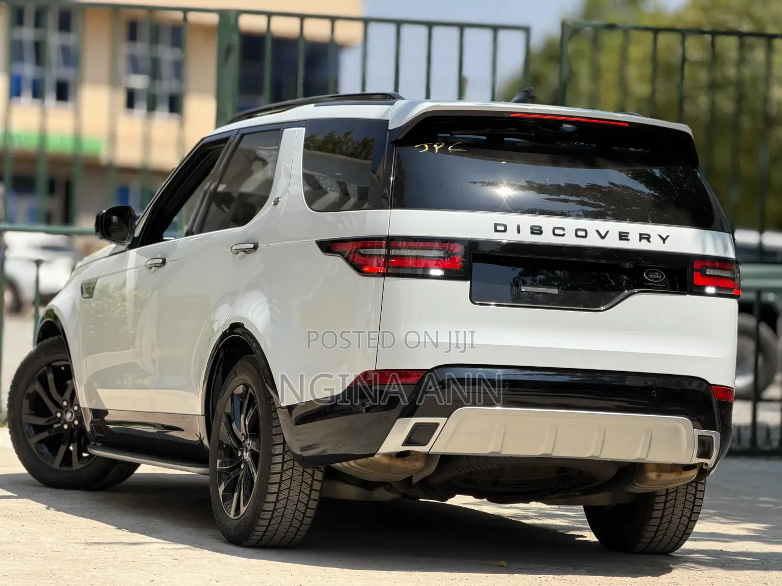 Land Rover Discovery 2019 White