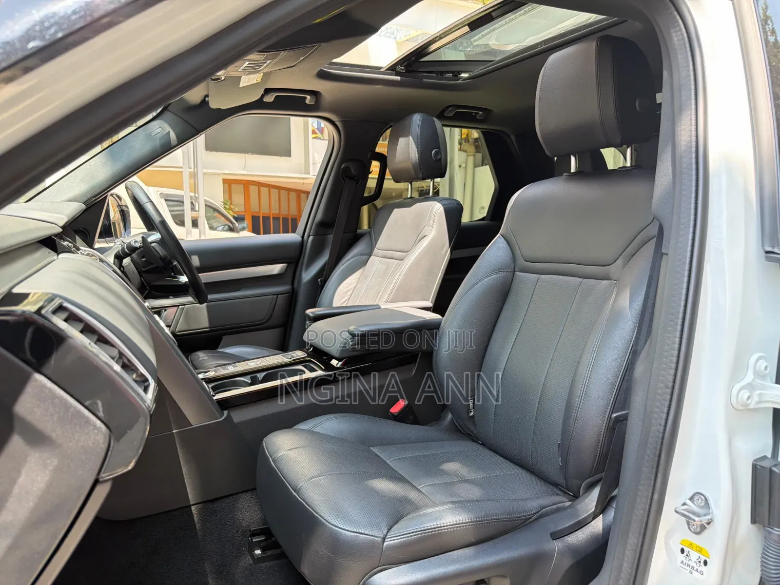 Land Rover Discovery 2019 White