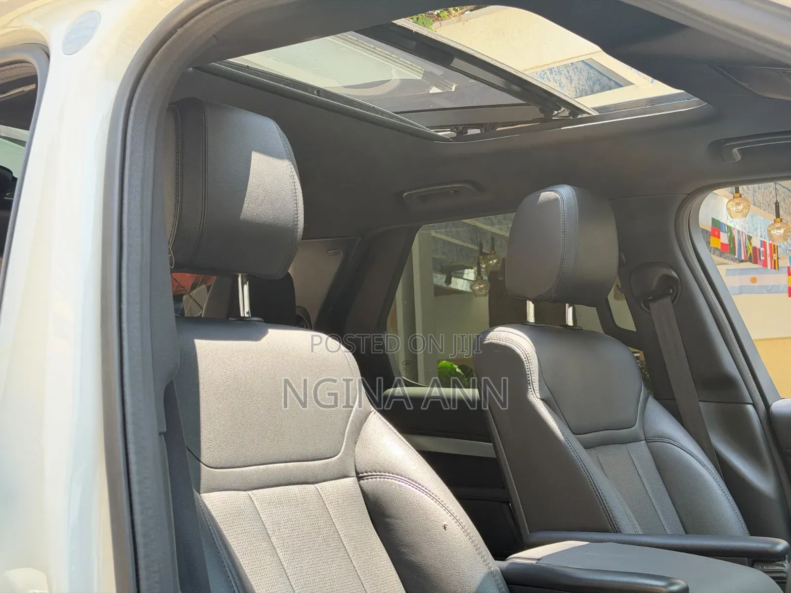 Land Rover Discovery 2019 White