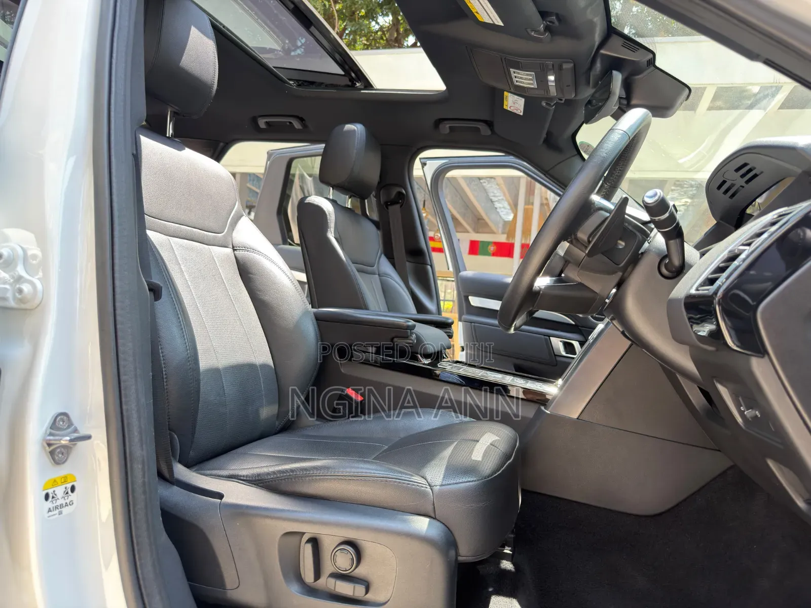 Land Rover Discovery 2019 White