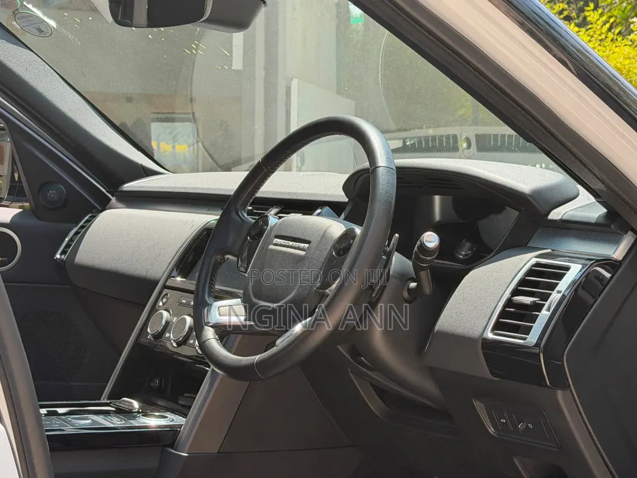 Land Rover Discovery 2019 White