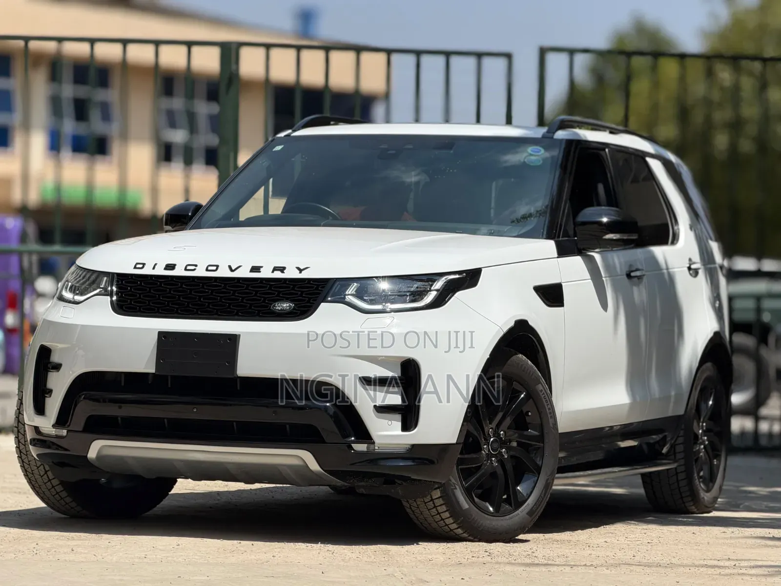 Land Rover Discovery 2019 White