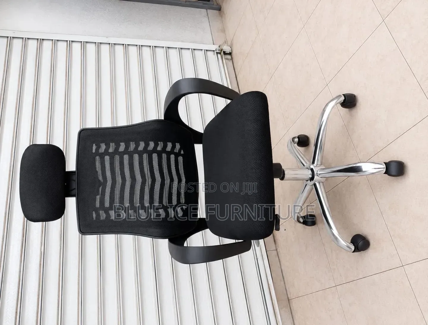 Comfortable Mesh Office Chair With Armrests / Headrest