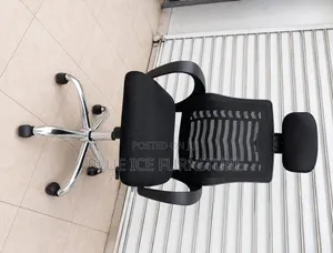Comfortable Mesh Office Chair With Armrests / Headrest