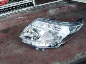 Headlight Noah 2015 XENON Engrave E