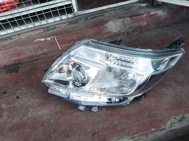Headlight Noah 2015 XENON Engrave E