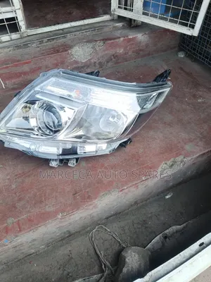 Headlight Noah 2015 XENON Engrave E