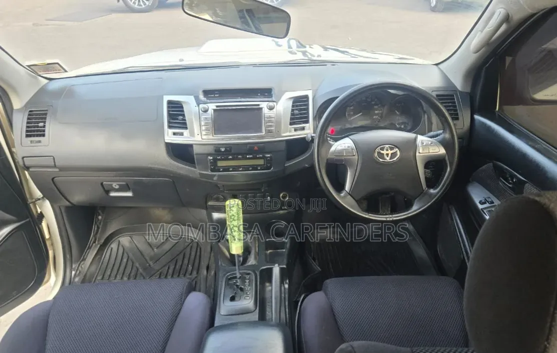 Toyota Hilux 2015 White