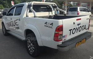 Toyota Hilux 2015 White