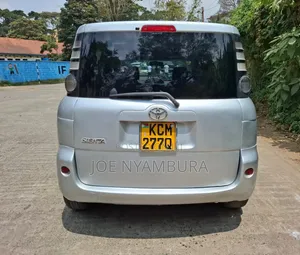 Toyota Sienta 2010 Silver